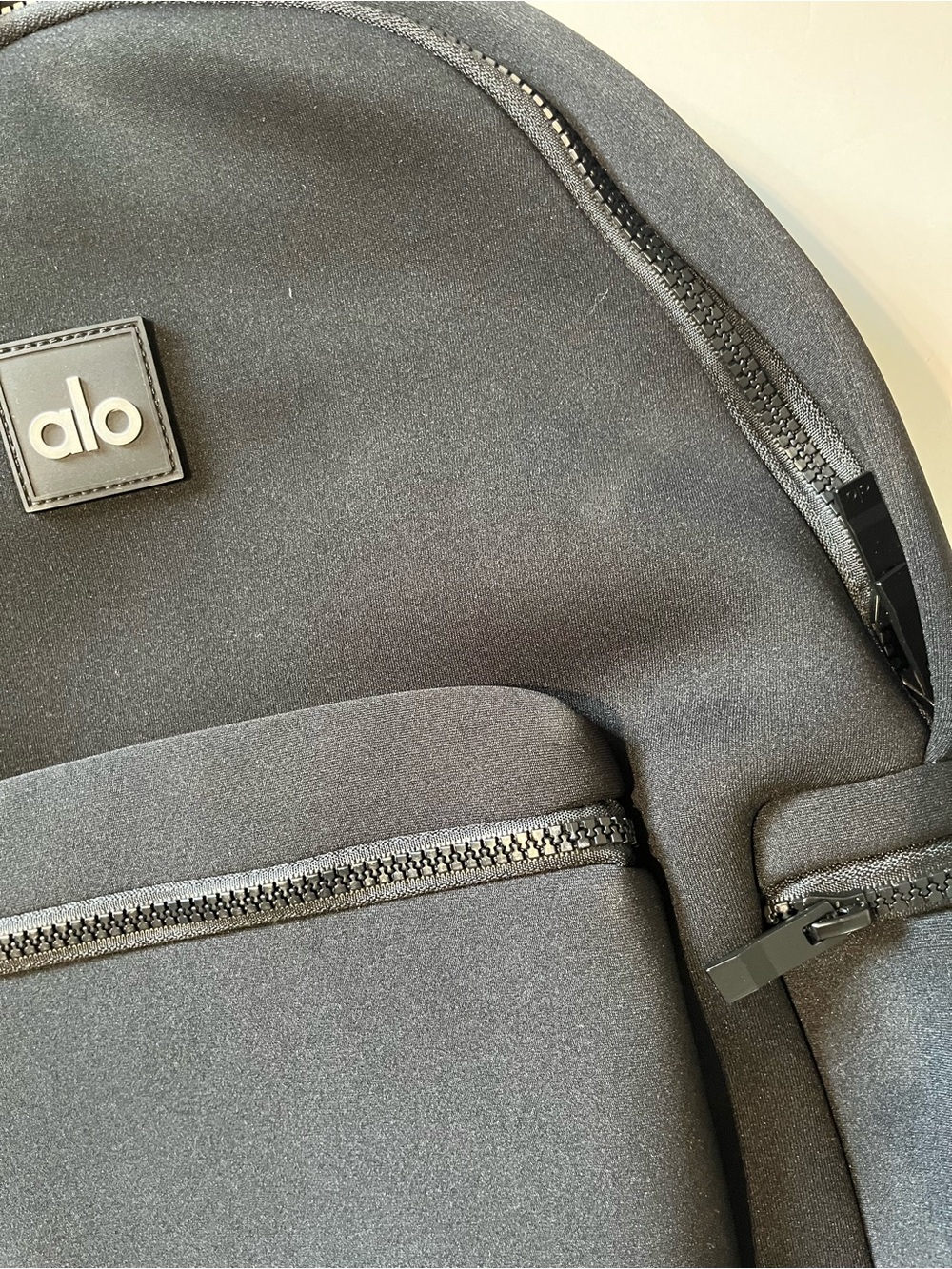 NEW Alo Yoga Stow Neoprene Backpack Black w/ Pouch Purse A0481U - Picture 14 of 15